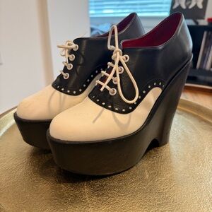 Kat Von D/ VonD shoes Girlschool Oxford platforms 
Size 8